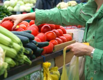 picking veggies at farmers market